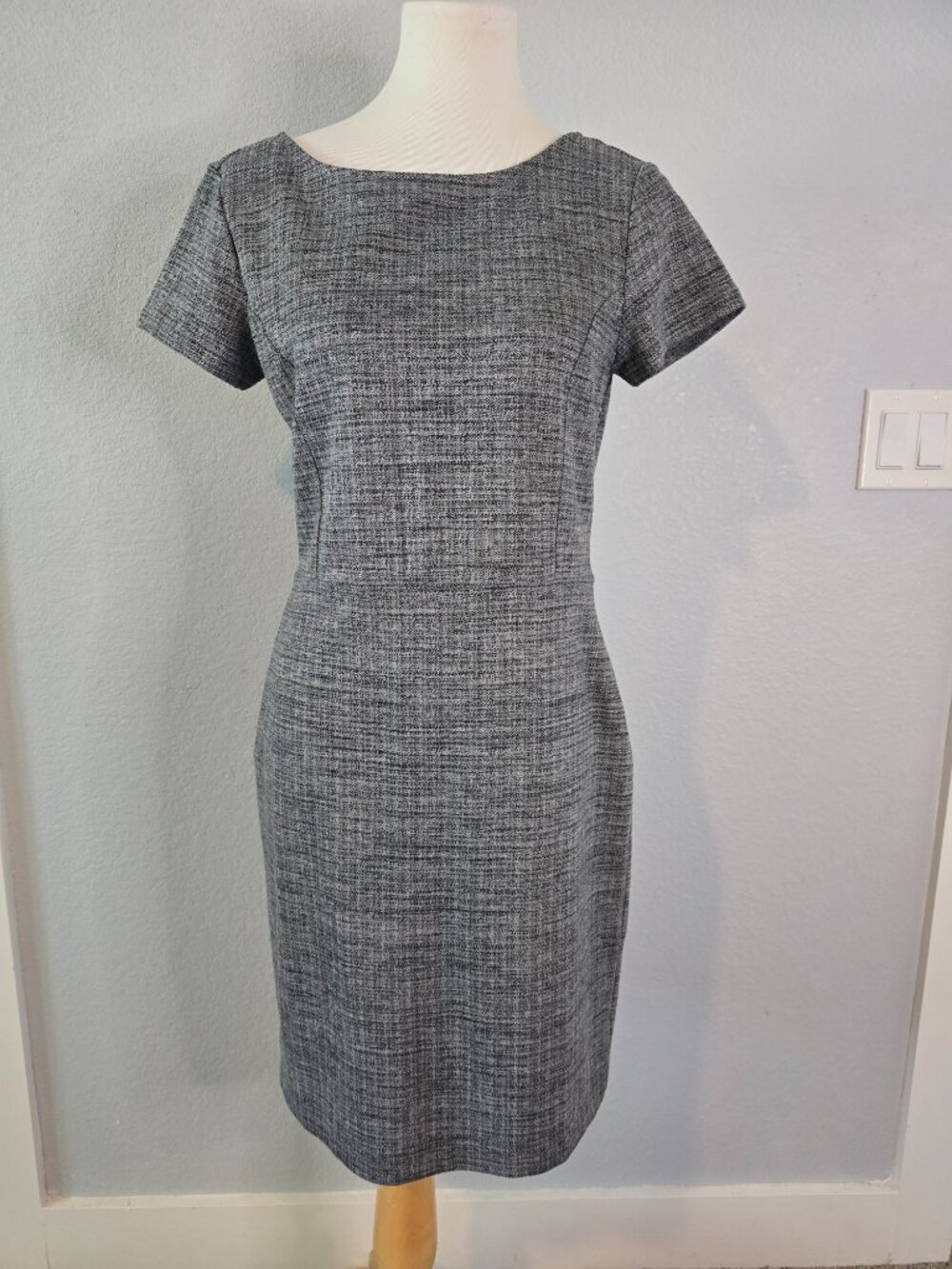 Banana Republic Gray Sheath Dress – Size 6 NWT